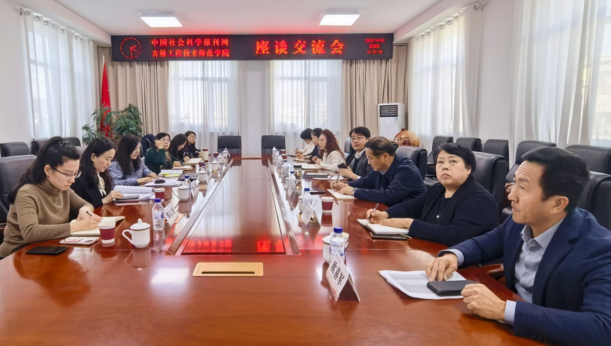 亚洲熟女乱色综合亚洲小说