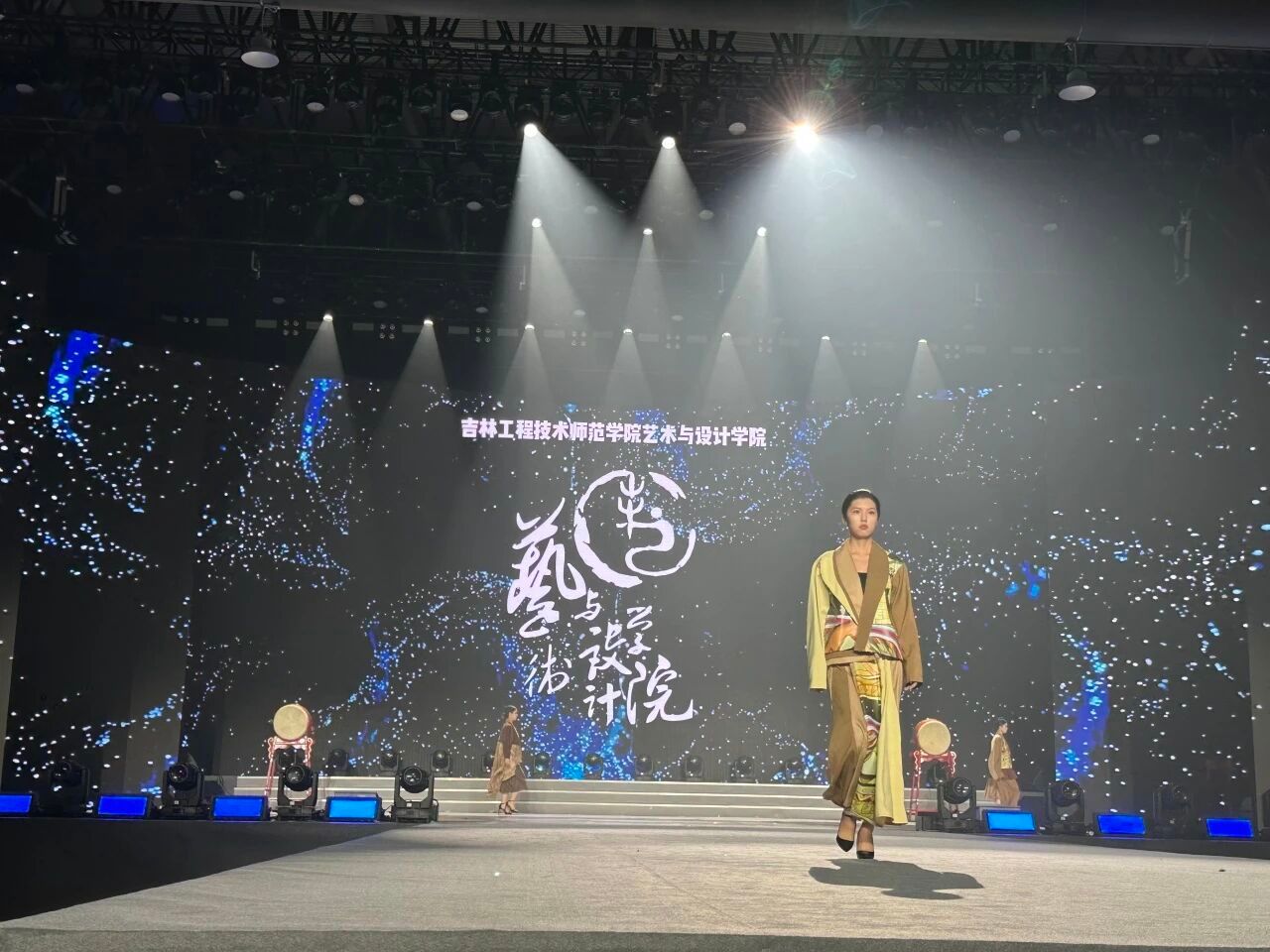 亚洲熟女乱色综合亚洲小说