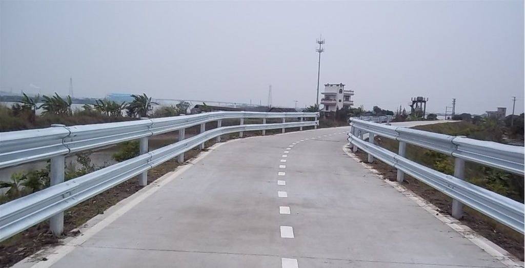 公路波形护栏